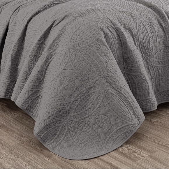 Chezmoi Collection Austin 3Piece Oversized
Bedspread Coverlet Set Queen Gray New - Picture 4 of 9